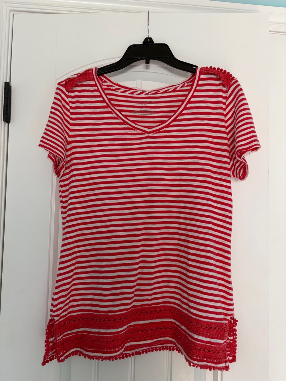 Talbots Petite v-neck shirt Sp small petite red white stripe short sleeve